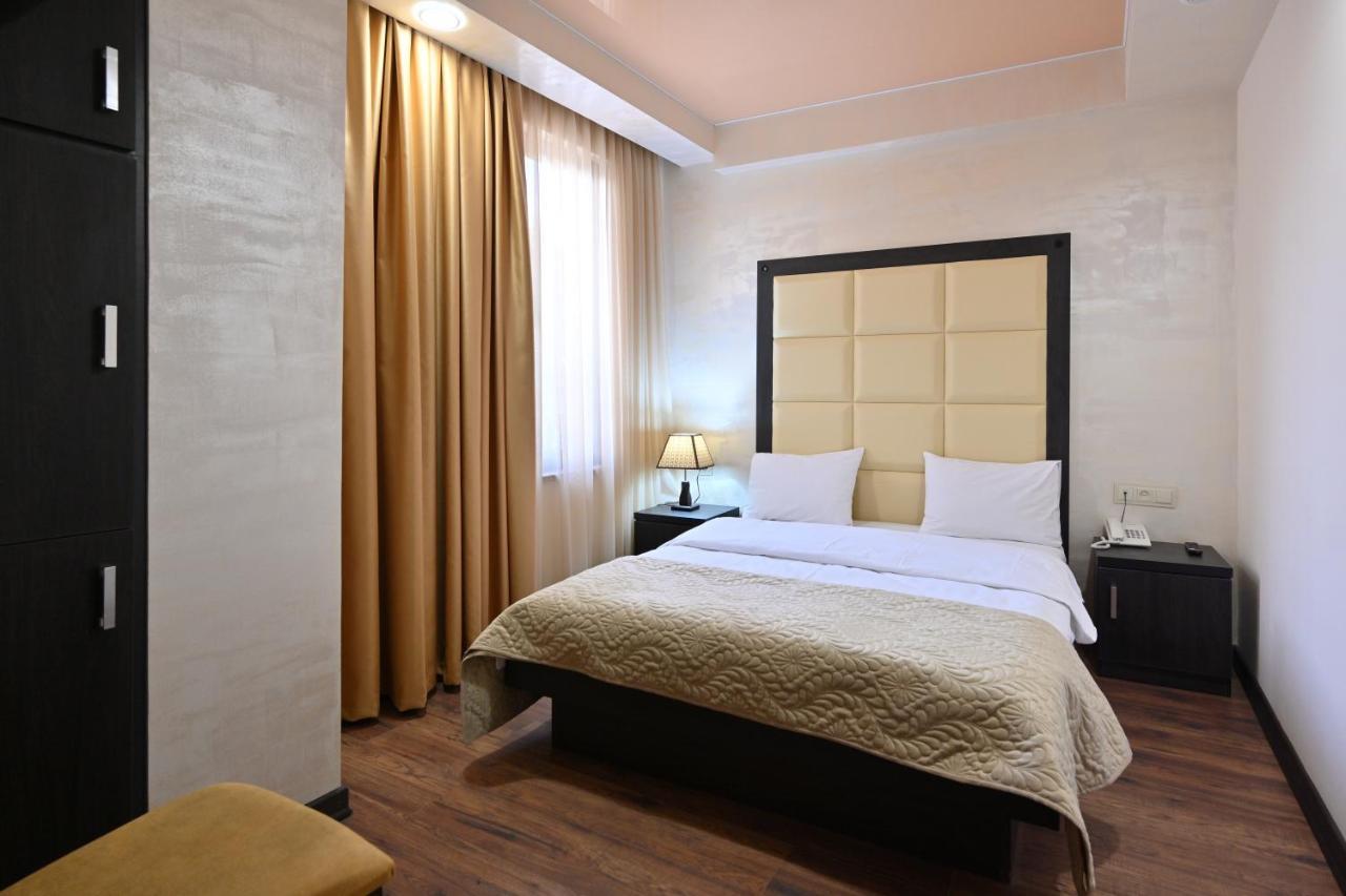 Hotel Partiez Yerevan Exterior foto