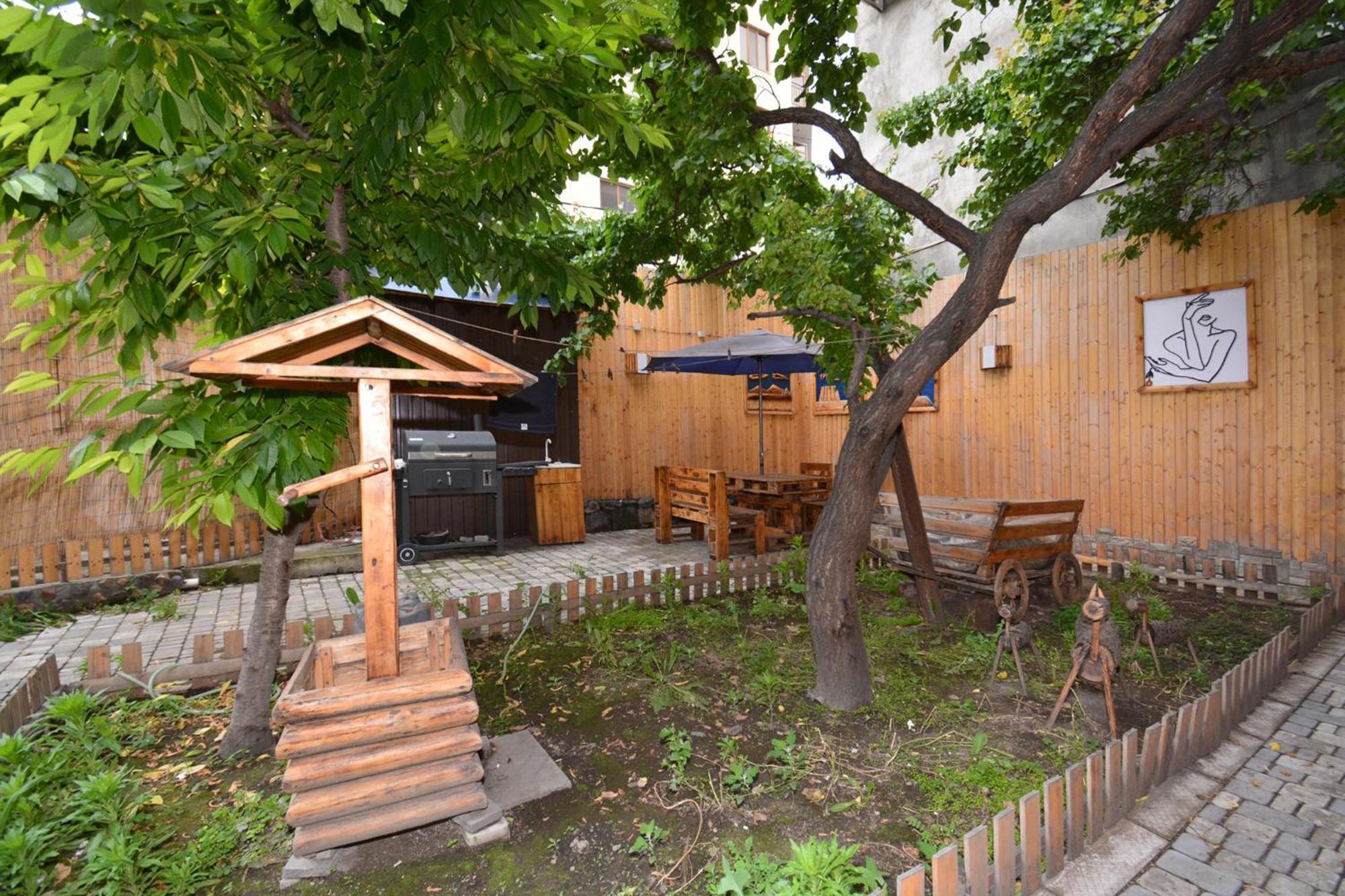 Hotel Partiez Yerevan Exterior foto