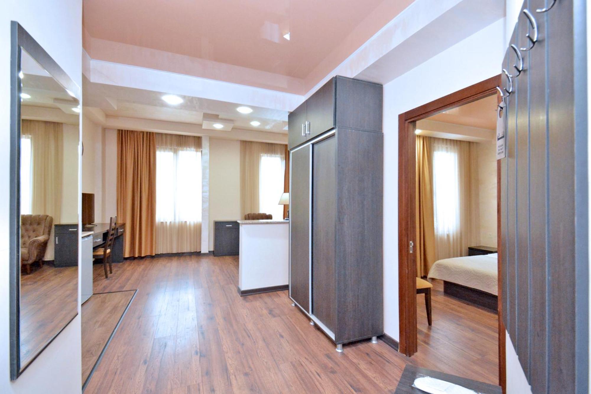 Hotel Partiez Yerevan Exterior foto