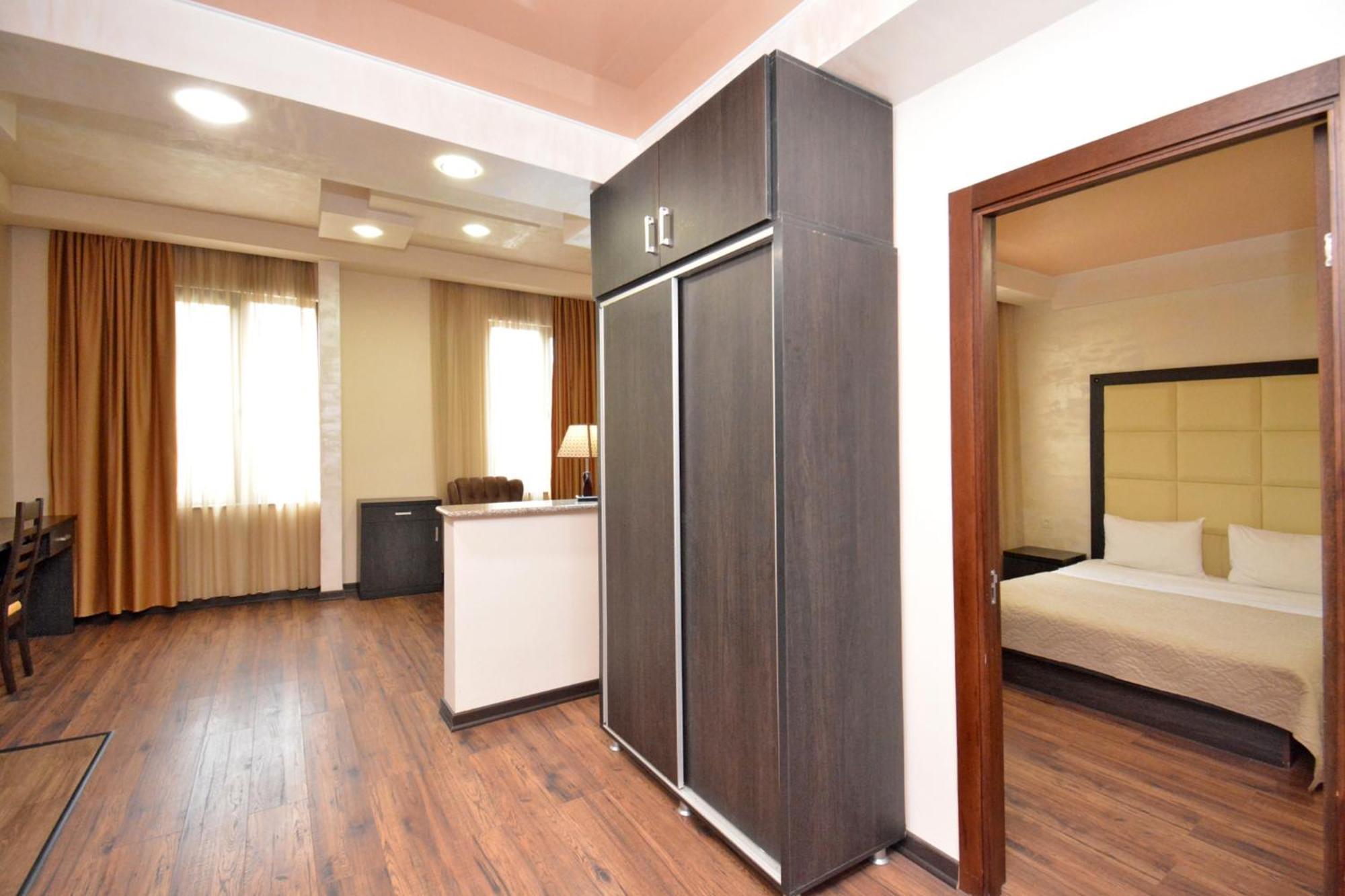 Hotel Partiez Yerevan Exterior foto