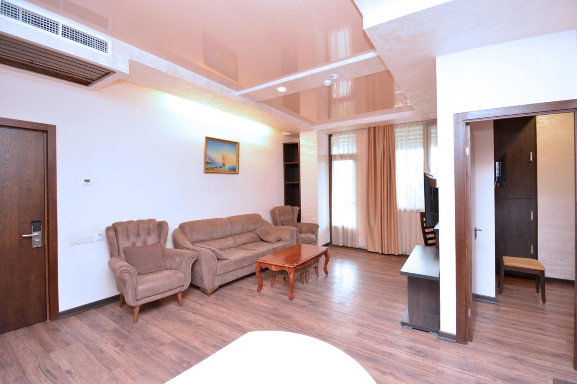 Hotel Partiez Yerevan Exterior foto