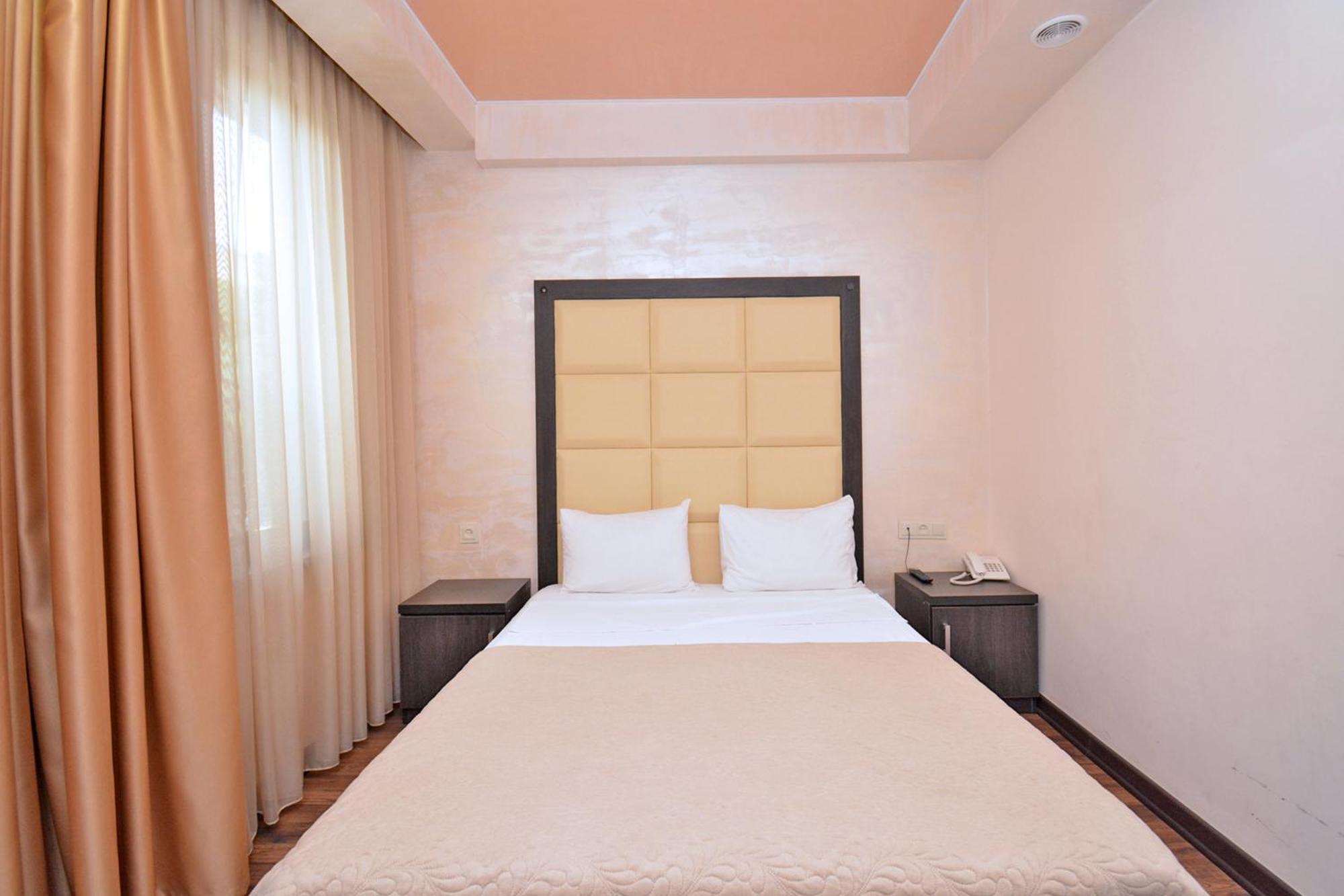 Hotel Partiez Yerevan Exterior foto