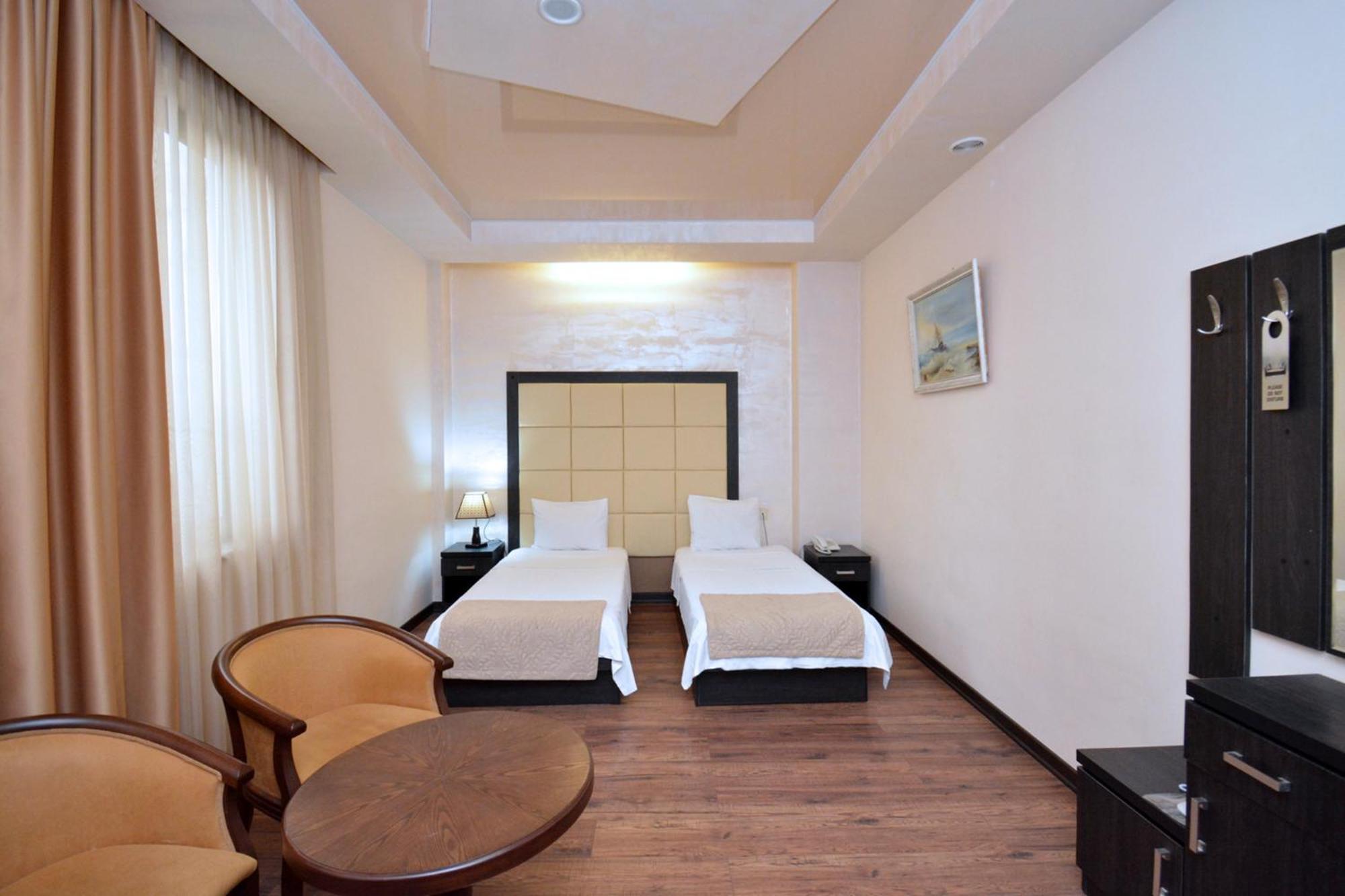 Hotel Partiez Yerevan Exterior foto