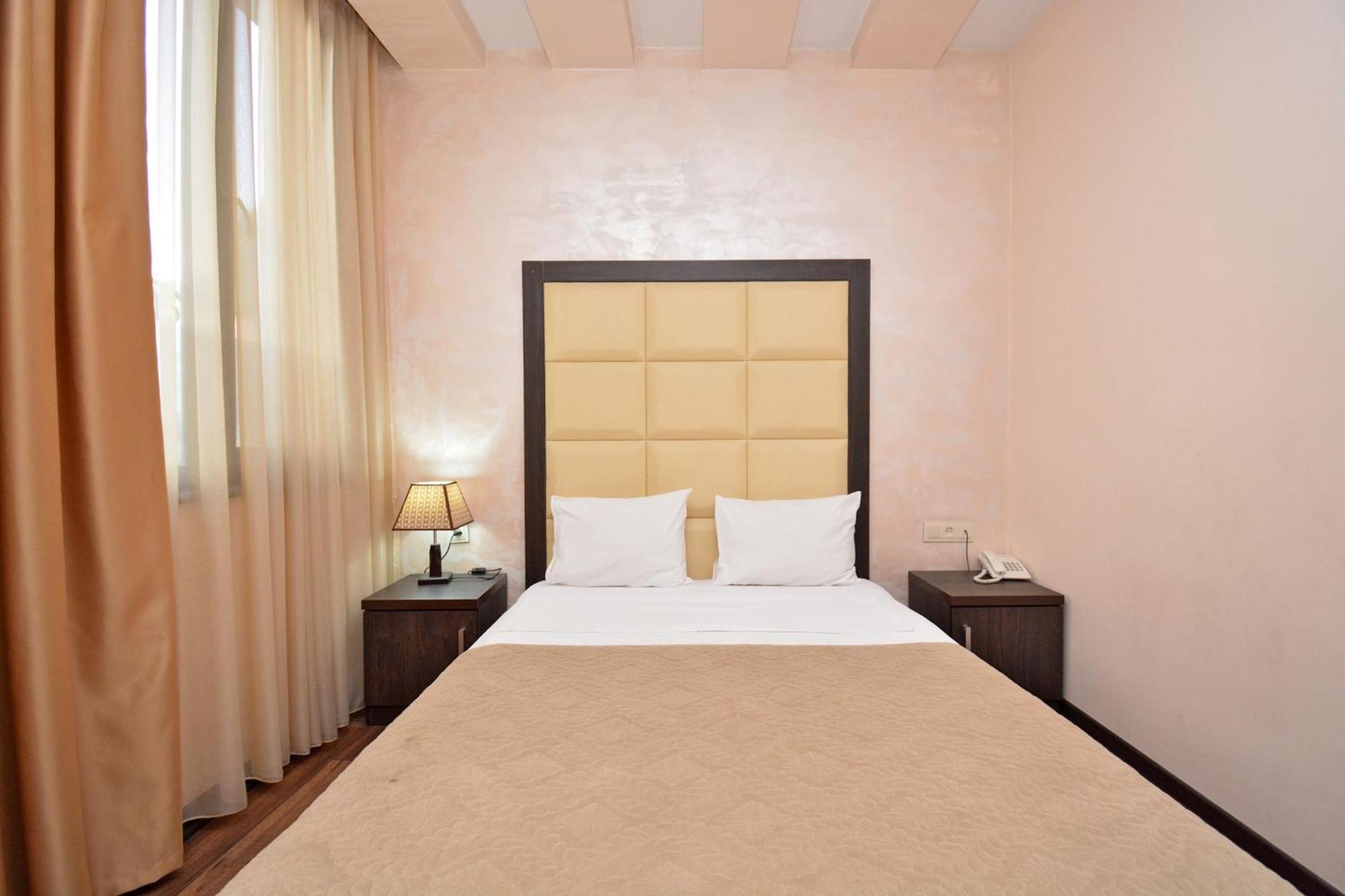 Hotel Partiez Yerevan Exterior foto