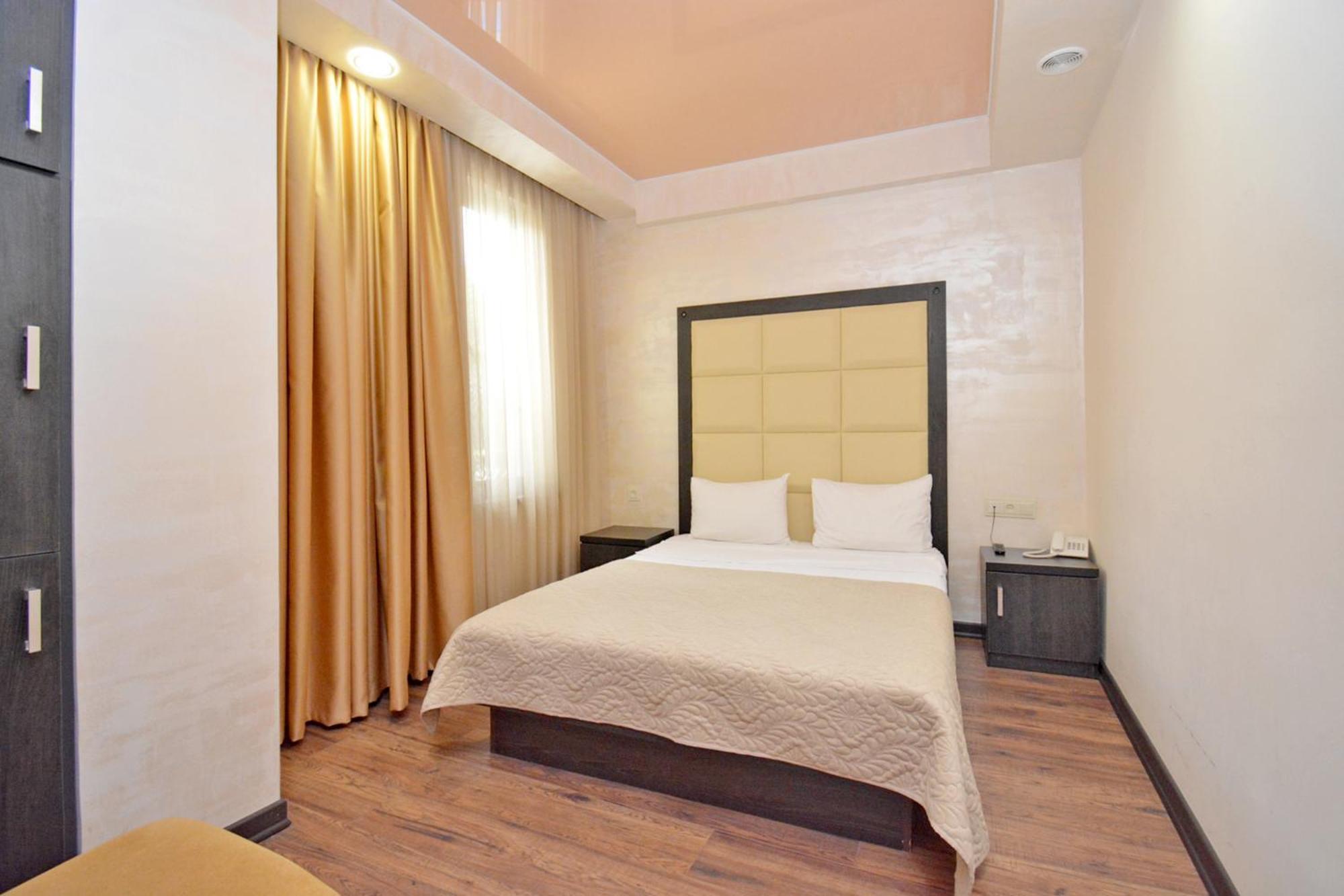 Hotel Partiez Yerevan Exterior foto