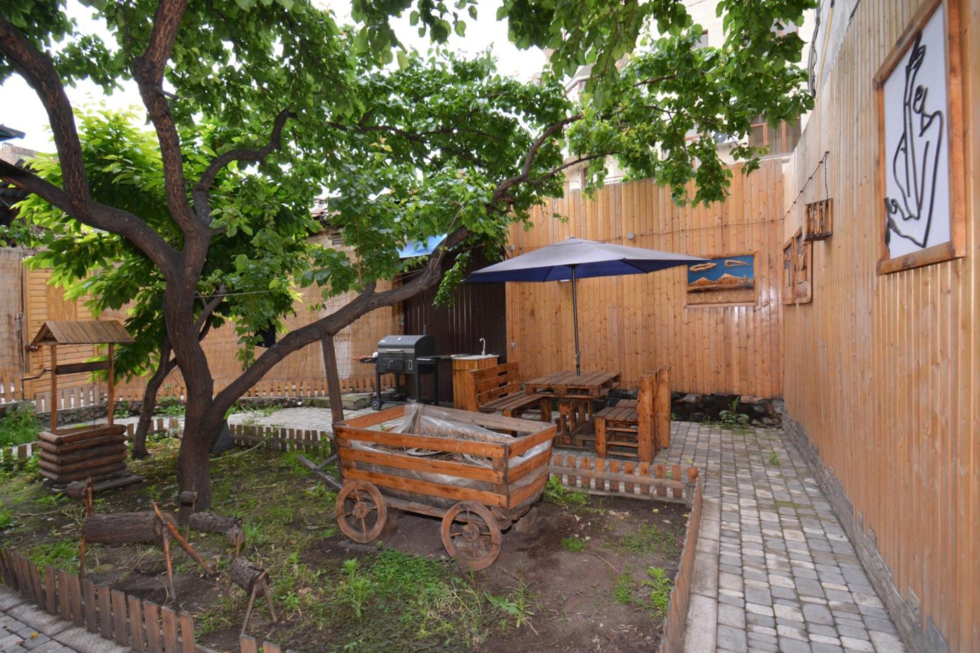 Hotel Partiez Yerevan Exterior foto