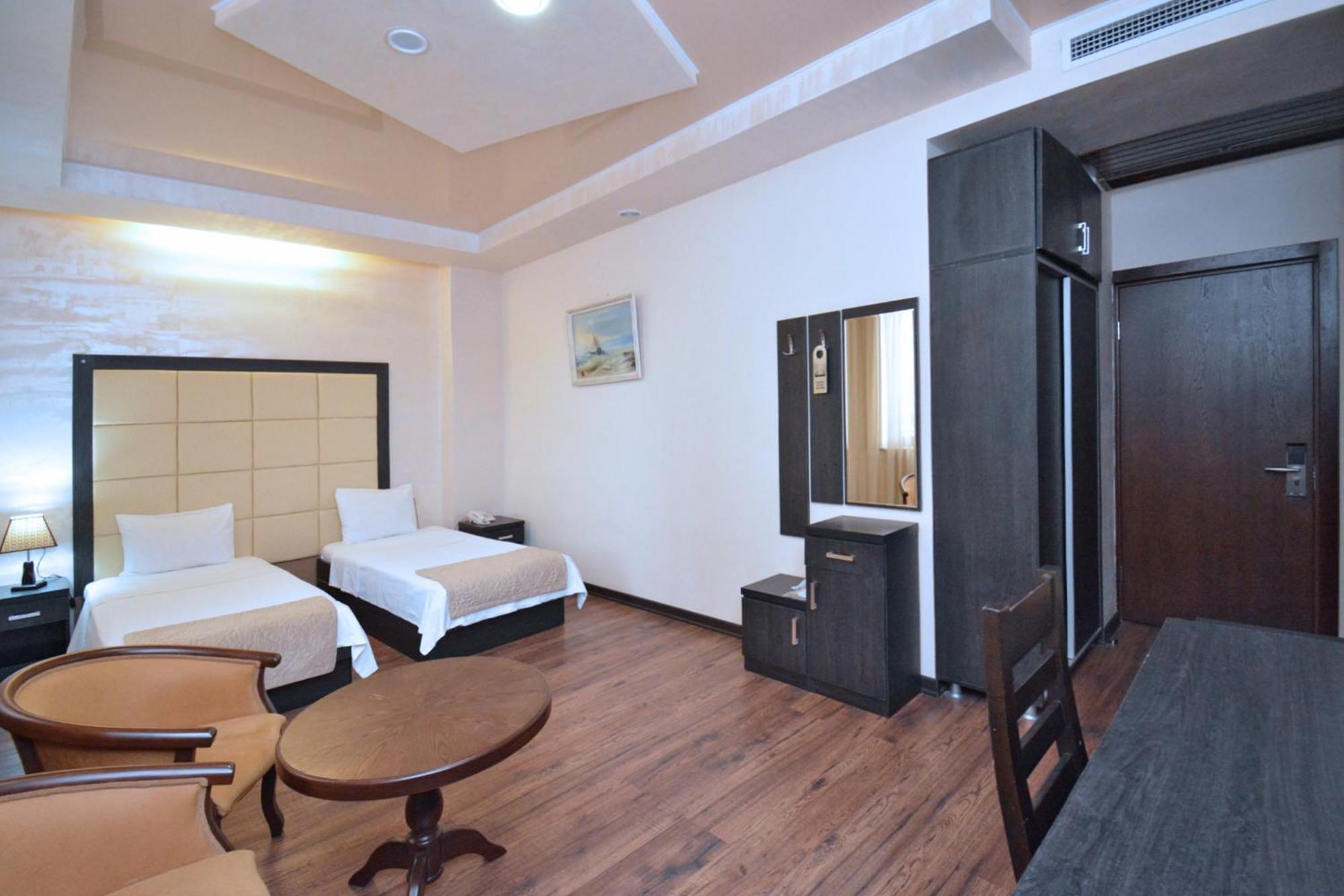 Hotel Partiez Yerevan Exterior foto