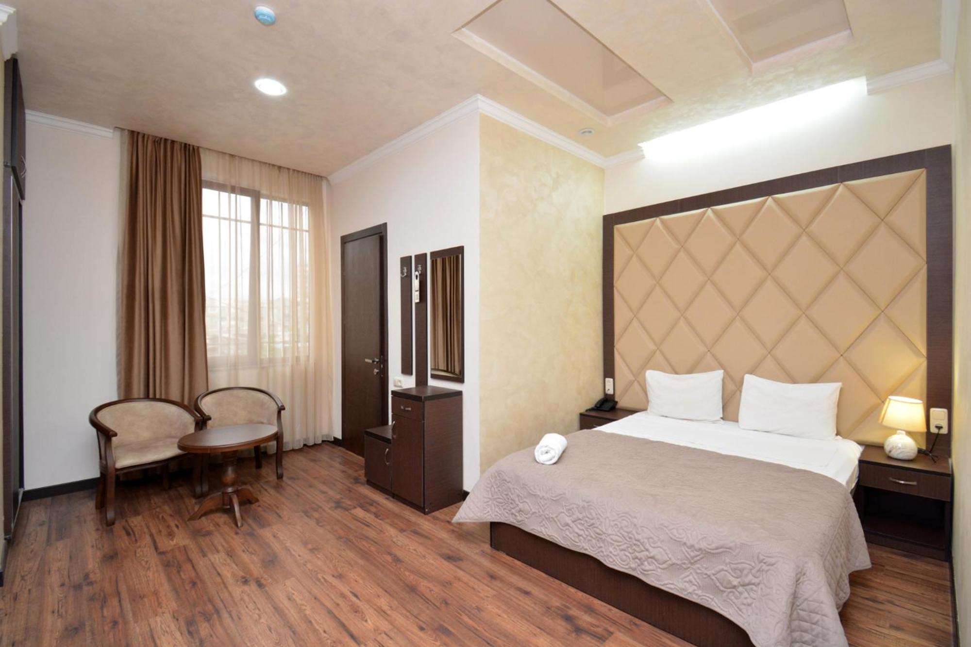 Hotel Partiez Yerevan Exterior foto